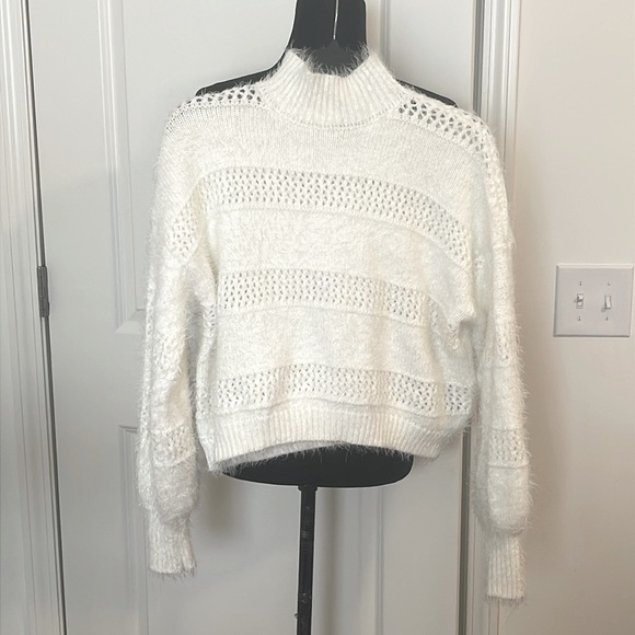 Forever 21 Fluffy White Sweater Oversized Size Small - Picture 1 of 5